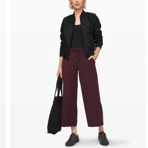 Lululemon On The Fly 7/8 WL Pant*Woven Size 8